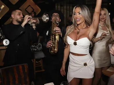 ПАРОДИЯ!! Космат и надебелял Карен на рождения ден на Златка Райкова: Тя се барна като булка! (МНОГО СНИМКИ)