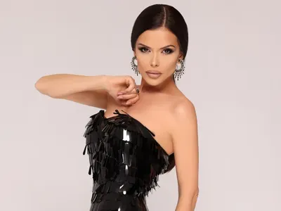 Преслава впечатли с роклята си в новогодишната нощ СНИМКА