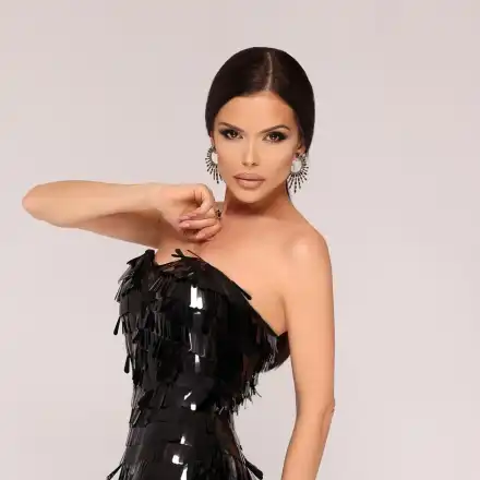 Преслава впечатли с роклята си в новогодишната нощ СНИМКА