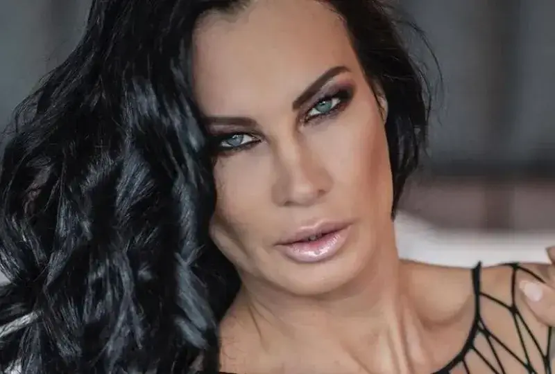 След бурния си живот: Цеци Красимирова отказа мъжете на 44!