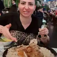 Софи Маринова излапа сама цяло агне