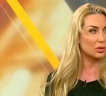 ТОЦА В СТУПОР: Пръсна 10 бона за огромни силиконови импланти преди Малдивите, но "тоцките" й виснаха! (СНИМКИ)