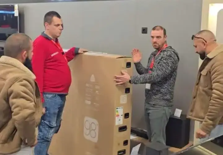 Треска за голям екран в Техномаркет