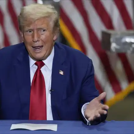 Тръмп: Хеликоптерът летя право към самолета дълго време, защо кулата не му каза какво да прави?