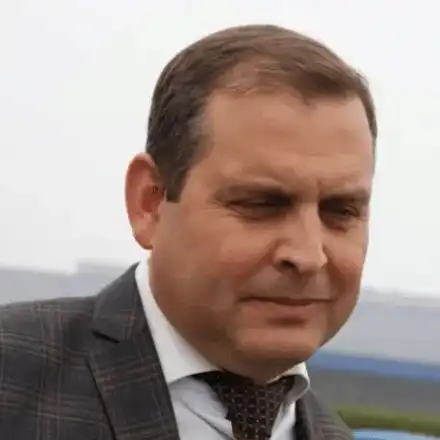 Убиец на пътя стана депутатски съветник 