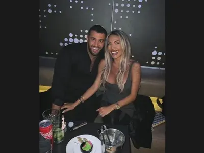 Вижте как Карен се обясни в любов на Златка! (Моделката го хапе пред авери)