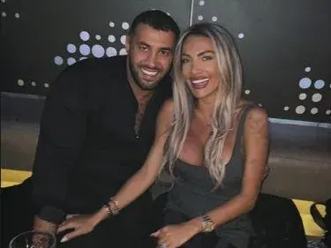 Вижте как Карен се обясни в любов на Златка! (Моделката го хапе пред авери)