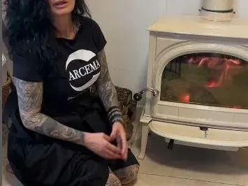 Вижте малката къща на Цеци Красимирова в София! Заряза палат в Барселона