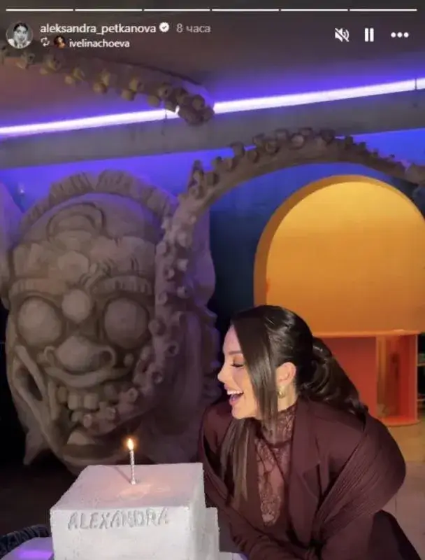 ВЗРИВ!! Алекс Богданска приключи с Мартин К*ра и си върна фамилията Петканова! (СНИМКИ от рождения й ден)