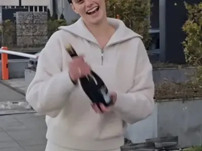 ВЗРИВ!! Алекс Богданска приключи с Мартин К*ра и си върна фамилията Петканова! (СНИМКИ от рождения й ден)