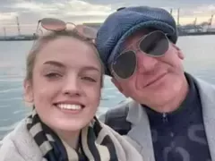 Циркът е пълен! Вместо „меча“ си, Деян Донков вади на Анна Кошко... парите си. Целта е Радина да ревнува