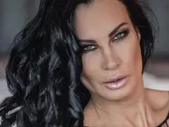 След бурния си живот: Цеци Красимирова отказа мъжете на 44!