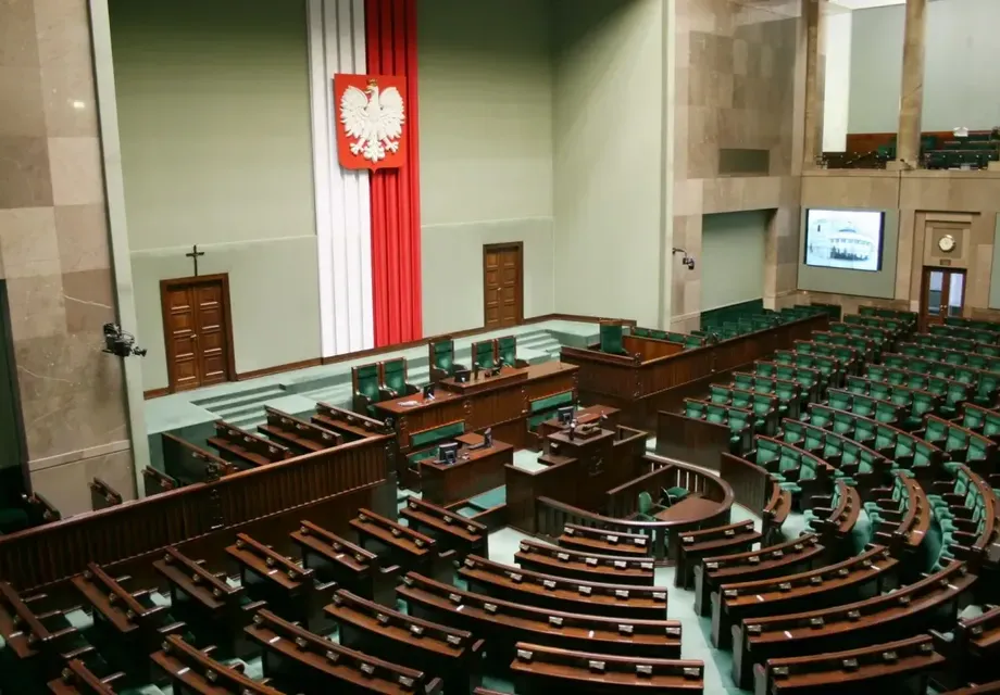 Звучен полски шамар за Будапеща, в дъното е разследване за злоупотреби