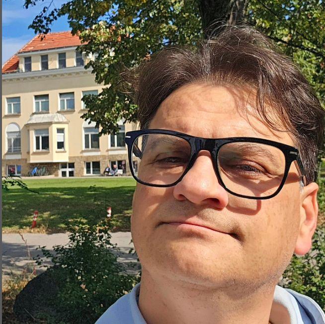 Халтура ли? Министър Мариан Бачев тъне в лукс
