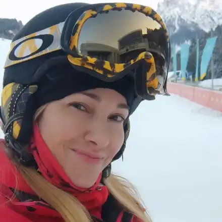 Алекс Раева кара ски с 200