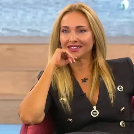 Алекс Раева опъна бръчки