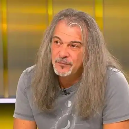 Бащата на Маги Халваджиян умира в ръцете му! Кръщава сина си на него