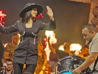 Беба от "Биг брадър" припечелва като кючекчийка!