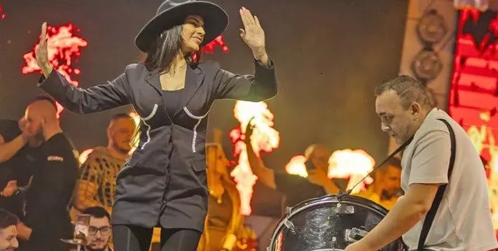 Беба от "Биг брадър" припечелва като кючекчийка!