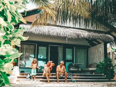 Бебо и Алекс Халваджян се фраскат с лукс от Малдивите (Феновете бесни: Тези се о@каха)