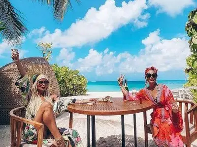 Бебо и Алекс Халваджян се фраскат с лукс от Малдивите (Феновете бесни: Тези се о@каха)