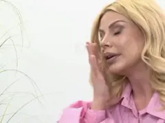 Болшой театър от Алиекспрес! Светлана Василева РЕВЕ в "На кафе": Разбита съм, не мога да се доверя на мъж! (ВИЖ ТУК)