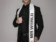 Бомба! Eдин от ергените попадна в лапите на Жени Калканджиева (Горещи снимки)