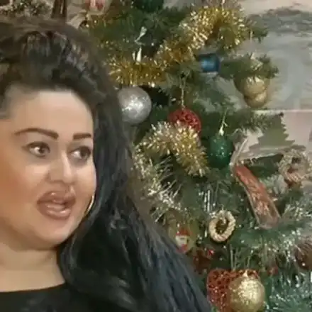 Брутална деградация! Ваня Великова загрухтя в клипа и песента си (Потрес снимки)