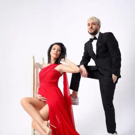 Цвети на Криско си подарява роклите