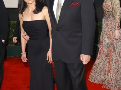 Джийн Хекман и съпругата му са открити мъртви в дома им