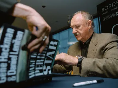 Джийн Хекман и съпругата му са открити мъртви в дома им