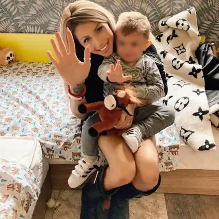 Джулиана Гани плаче за сина си, половин година не го е виждала