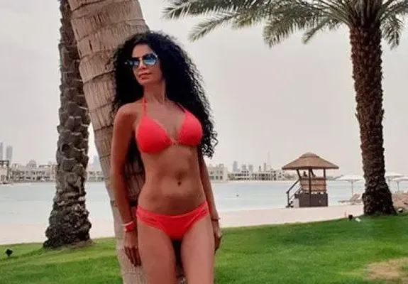 Елен Карабойчева загатна красоти под душа