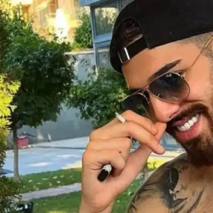 Емрах си обръсна главата