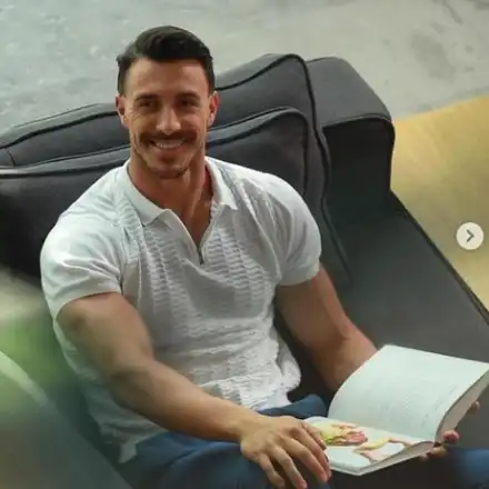 Ергенът Виктор започна да чете