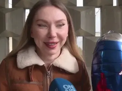 Фалшивата лекарка с ботокса си търси мъж в онлайн риалити