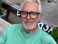 ГОРЕЩО РАЗКРИТИЕ! Развратната пачавра Алина Супернова изостави 60+ годишния ексбос на “София ленд” Валентин Попов заради гангстера Иво Капачката