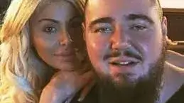 Гущеров лежи на дивана на майка си, но няма да гледа децата си, докато Светлана заработва по 2 бона на „сеанс“