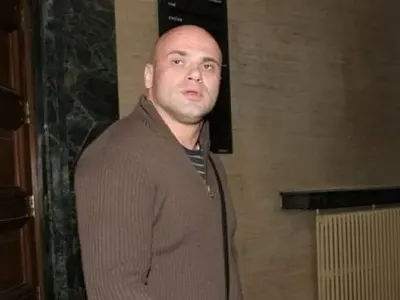 Илиян Варсанов прави 100 бона от вейпове и балони