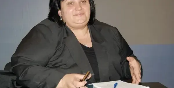 Искра Фидосова се завърна тайно като нотариус в София 