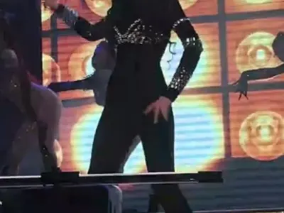 Издънка! Мис България снима чалга клип по маратонки (ВИДЕО)