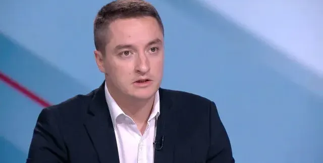 Изключили Явор Божанков от училище в 9-и клас заради пиянски запой?