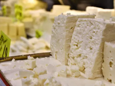 Излапали сме 13 000 тона фалшиво сирене