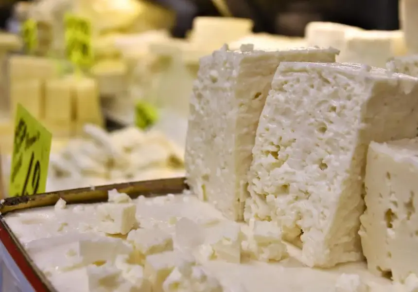 Излапали сме 13 000 тона фалшиво сирене