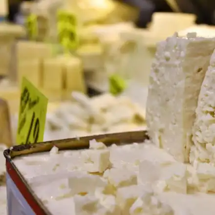 Излапали сме 13 000 тона фалшиво сирене