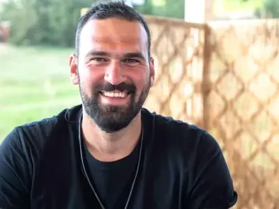 Калин Евтимов от “Бригада Нов дом”: За пет дни преобразихме къща без ток, вода и прозорци