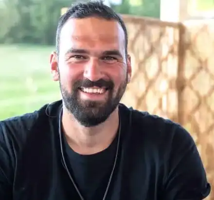 Калин Евтимов от “Бригада Нов дом”: За пет дни преобразихме къща без ток, вода и прозорци