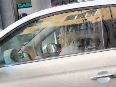 Карма ли, любов ли: Мария Игнатова готова Нойзи да я стъпче  и да мине по нея (Снимки)