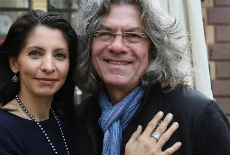 Лечев и съпругата му заедно в клип