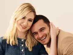 Мария Бакалова купонясва с Арнолд Шварценегер